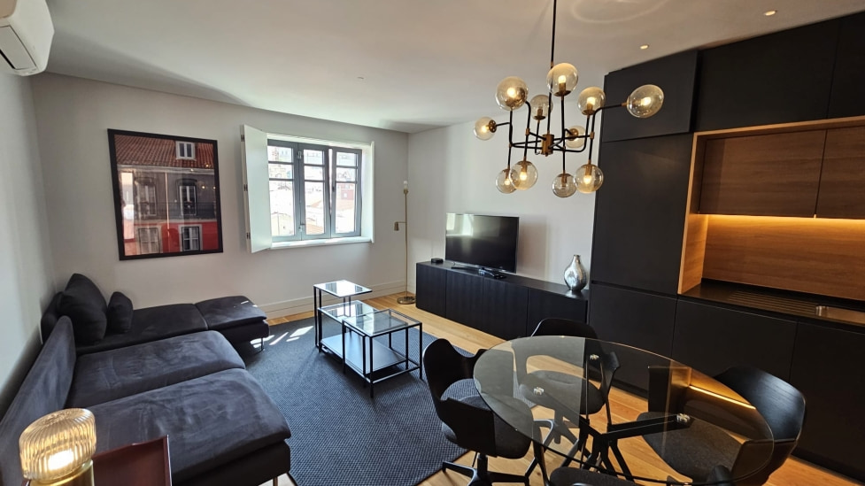 Arrendamento - Apartamento T2 na rua Barata Salgueiro 1