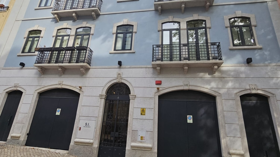 Arrendamento - Apartamento T4 na rua Viriato