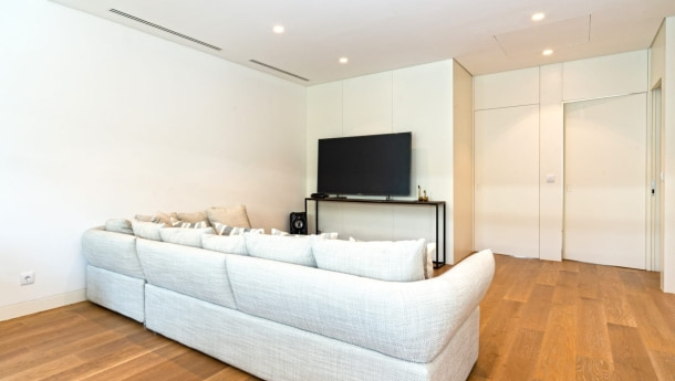 Arrendamento curta/média temporada - Apartamento T2 na rua Duque de Palmela (4)